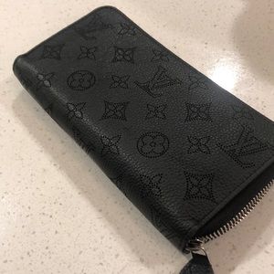 Louis Vuitton Zippy Wallet